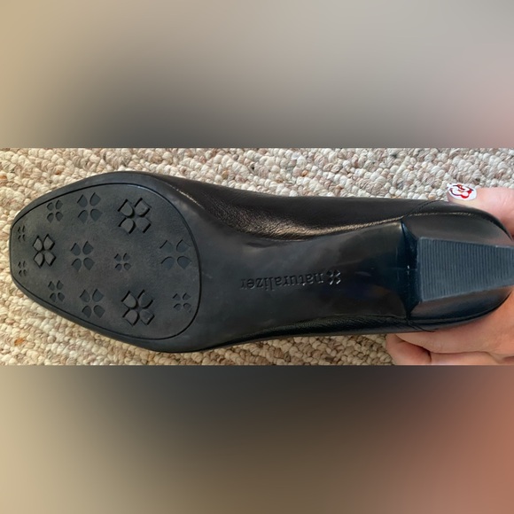 Naturalizer Black Fuller Loafer, Size 8.5 W - Picture 9 of 11